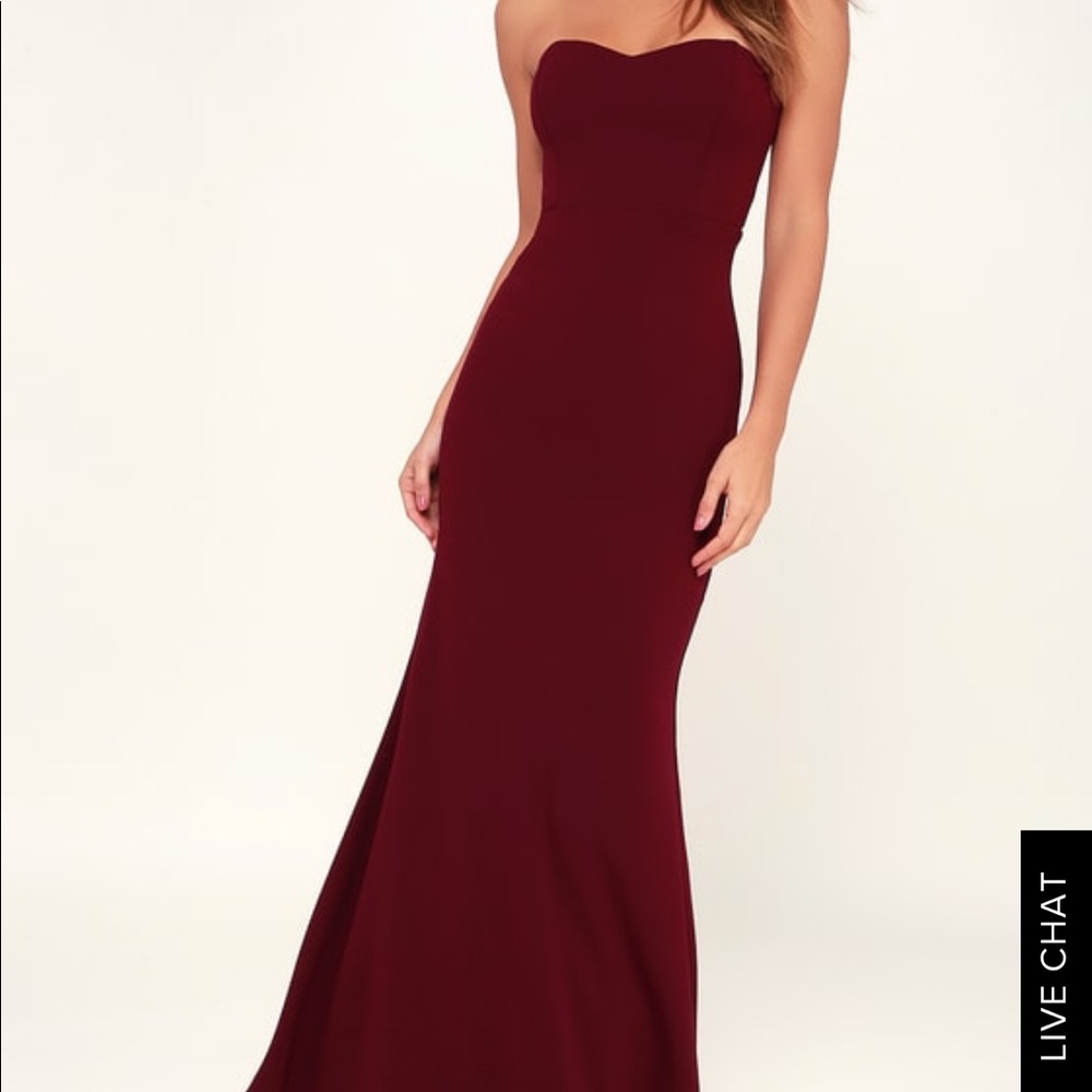 Never been worn Lulu’s strapless dress